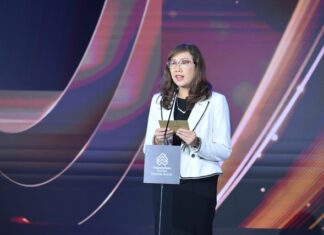 AkzoNobel: Pioneering Market Leadership with Sustainable Competitive Advantage