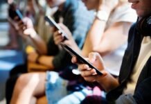 Exposing the Underground Factory Producing Fake High-End Samsung Phones: Mastermind Has Only Completed 8th Grade