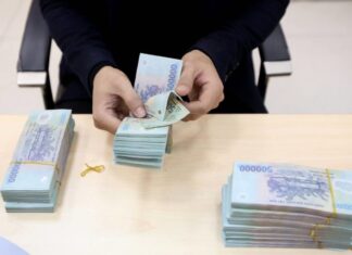 Businesses Deposit Over 8.35 Quadrillion into Banks