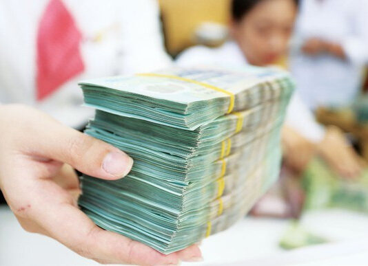 Record-Breaking Deposits: Vietnamese Citizens Flood Banks with Unprecedented Cash Inflows
