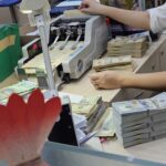 USD Free Market Plunges Below 27,000 VND Mark on December 19th Afternoon