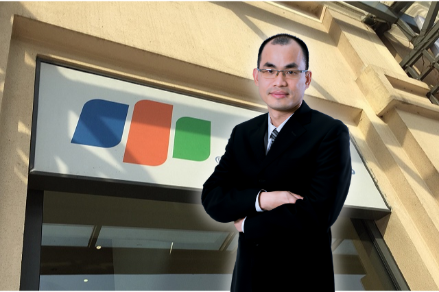 Unveiling the Shocking Reason Behind the Resignation of a Securities Firm Chairman