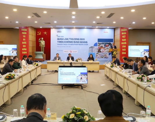 Over 31,000 Cases of Smuggling and Trade Fraud in Q3: Vietnam Must Strengthen Online Trade Fraud Prevention