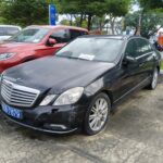 Exclusive Close-Up: Mercedes-Benz E300 Auctioned in Da Nang, Starting Bid at Just 282 Million VND