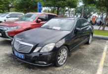 Exclusive Close-Up: Mercedes-Benz E300 Auctioned in Da Nang, Starting Bid at Just 282 Million VND