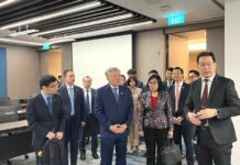 Deputy Prime Minister Nguyen Hoa Binh Engages with Singaporean Agencies, Businesses, and Investors to Boost Financial Hub Cooperation