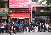 Unbelievable Scene on Tran Nhan Tong Street: Why Are Hanoi Residents Patiently Queuing for Hours?