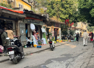Hanoi Eliminates Informal Markets, Leaving Street Vendors Concerned About Livelihood