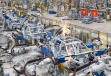 Vietnam Overcomes Challenges from Two Superpowers, Poised for Export Boom in 2025