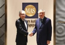 Singapore Ready to Support and Share Expertise in Operating an International Financial Center with Vietnam